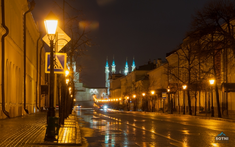 Куо-Шариф ночью, вид с Кремлёвской улицы